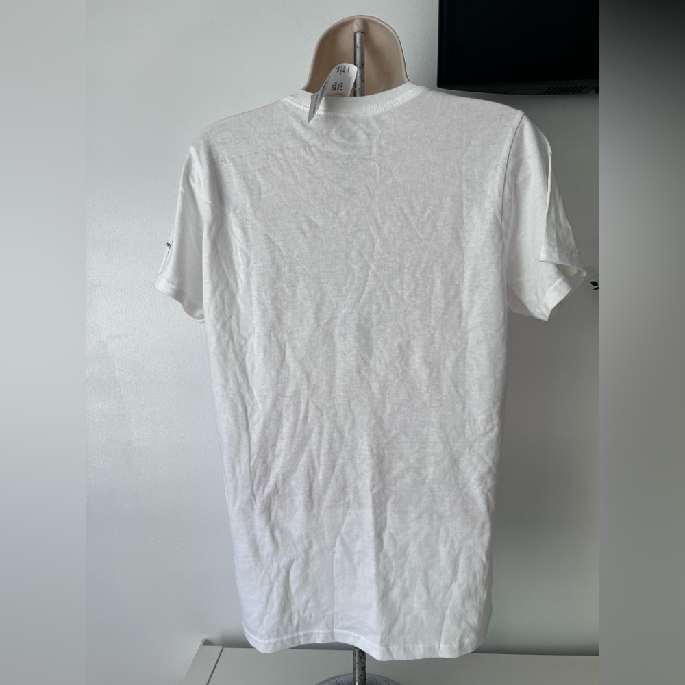Celebrity White Women's T-Shirt NWT - Picture 2 of 5